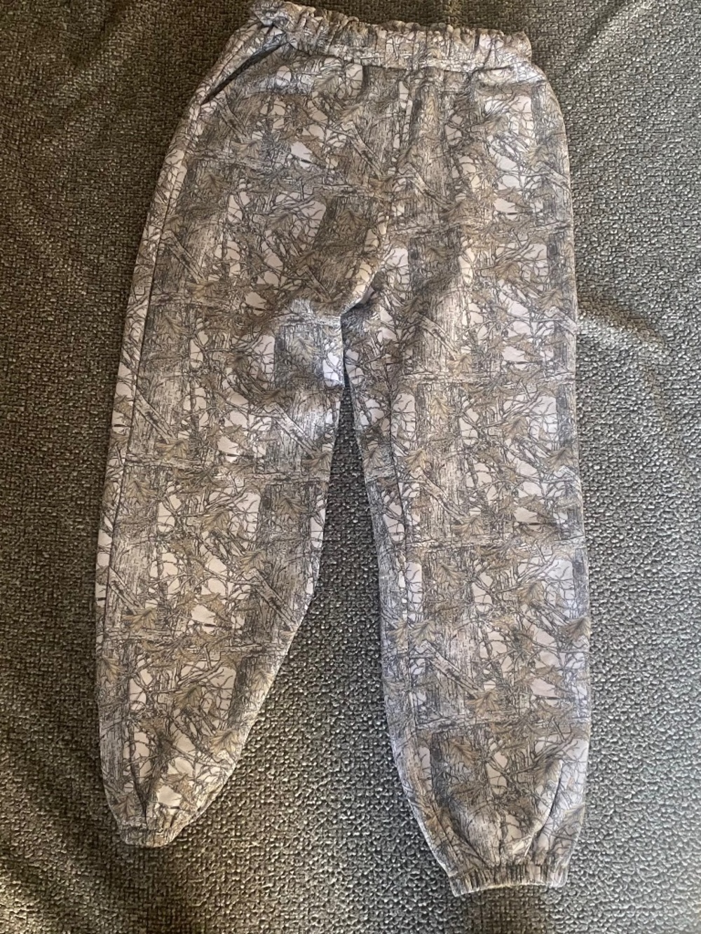 Women’s camo sweatpant